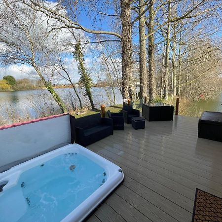 Rudd Lake Luxury Lakeside Lodge With Fishing & Hot Tub@Tattershall Ngoại thất bức ảnh