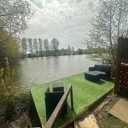 Rudd Lake Luxury Lakeside Lodge With Fishing & Hot Tub@Tattershall Ngoại thất bức ảnh